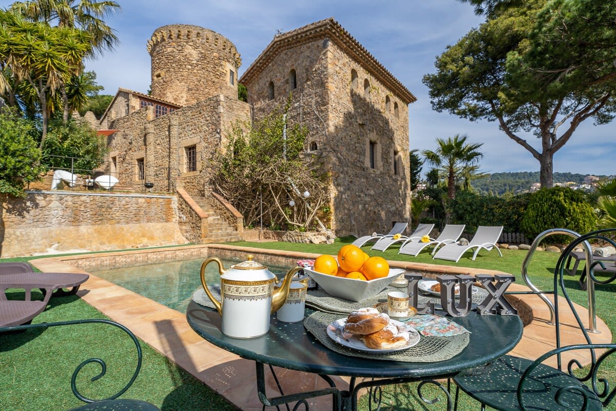 Castillo Can Xirau, Exclusive Property with private swimming pool & aircon - Photo 1