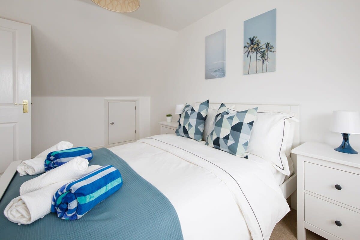 Feel calm and relaxed in the double room, with its beachy vibes and crisp linen.