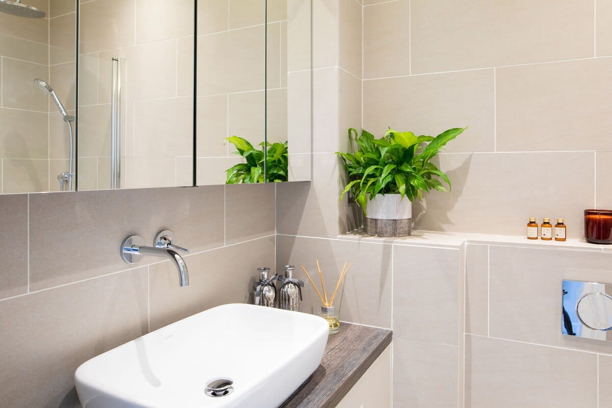 The family bathroom on the second floor offers a luxury space to freshen up before heading out into the city.