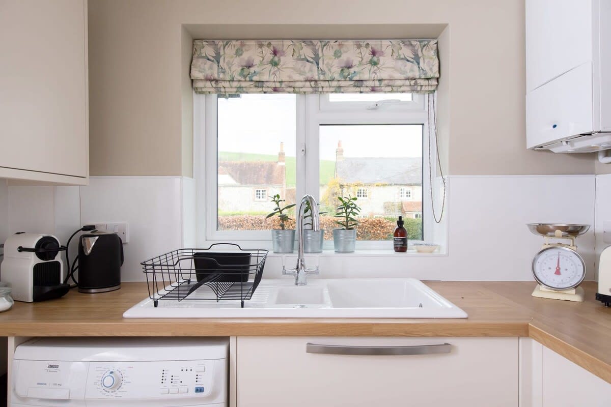 Kitchen is fully equipped with Washing machine, Nespresso coffee machine & kettle, toaster, microwave & oven!