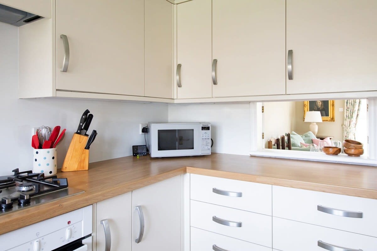 Serving hatch connecting the kitchen to the dining area!