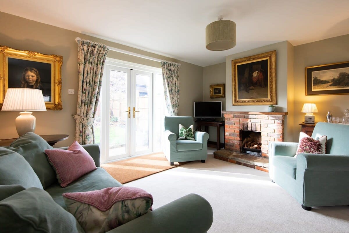 The lounge is cosy and welcoming for relaxing evenings with your loved ones.