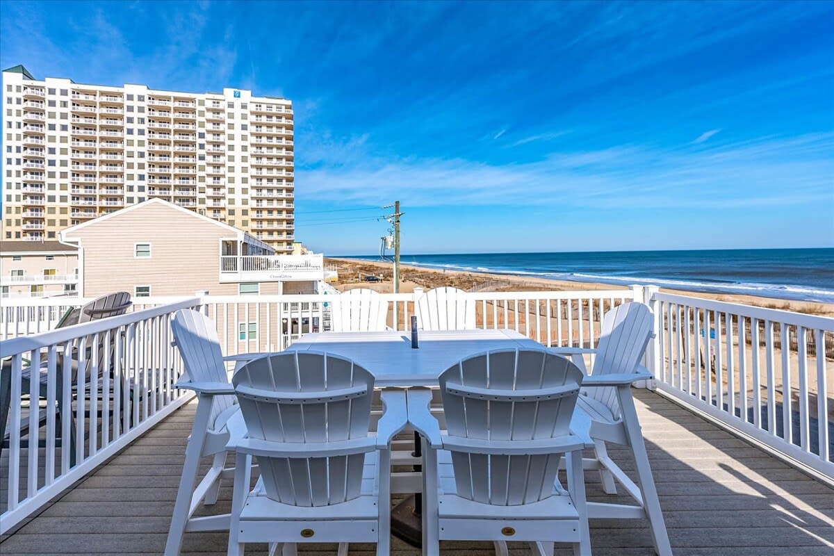 Four Bedroom Oceanview Townhome with Pool and View