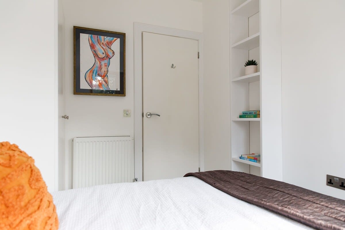 Crisp sheets, white walls and artwork create inviting rooms.