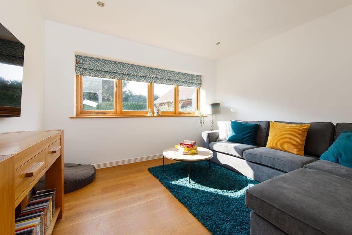 The snug room doubles up as a 6th bedroom.