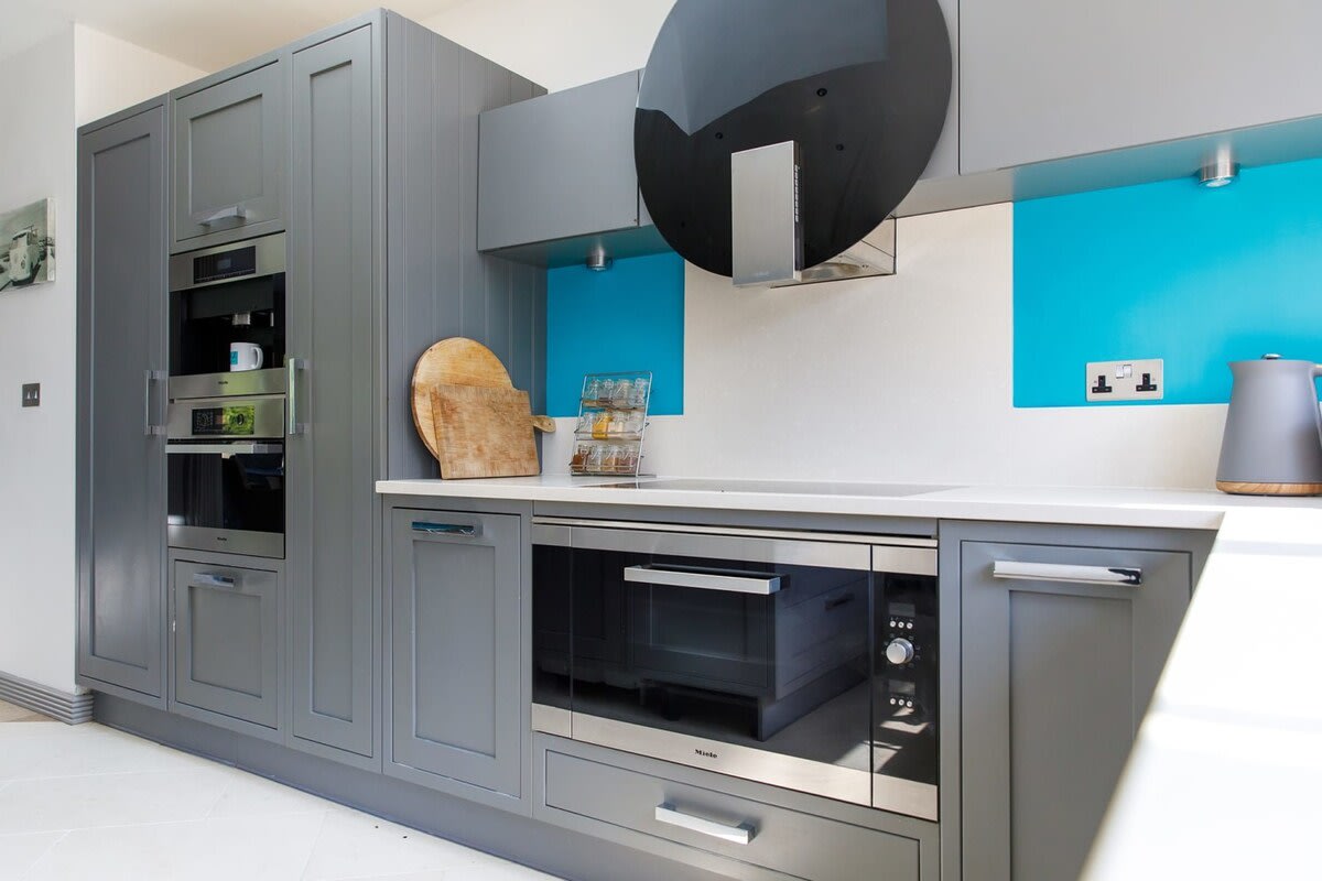 The fully-equipped kitchen has everything you need to prepare drinks and meals for the whole family.