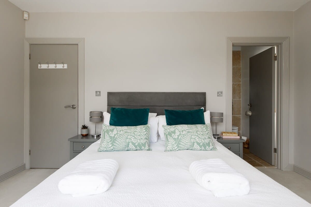 You can expect quality linen and towels in every room.