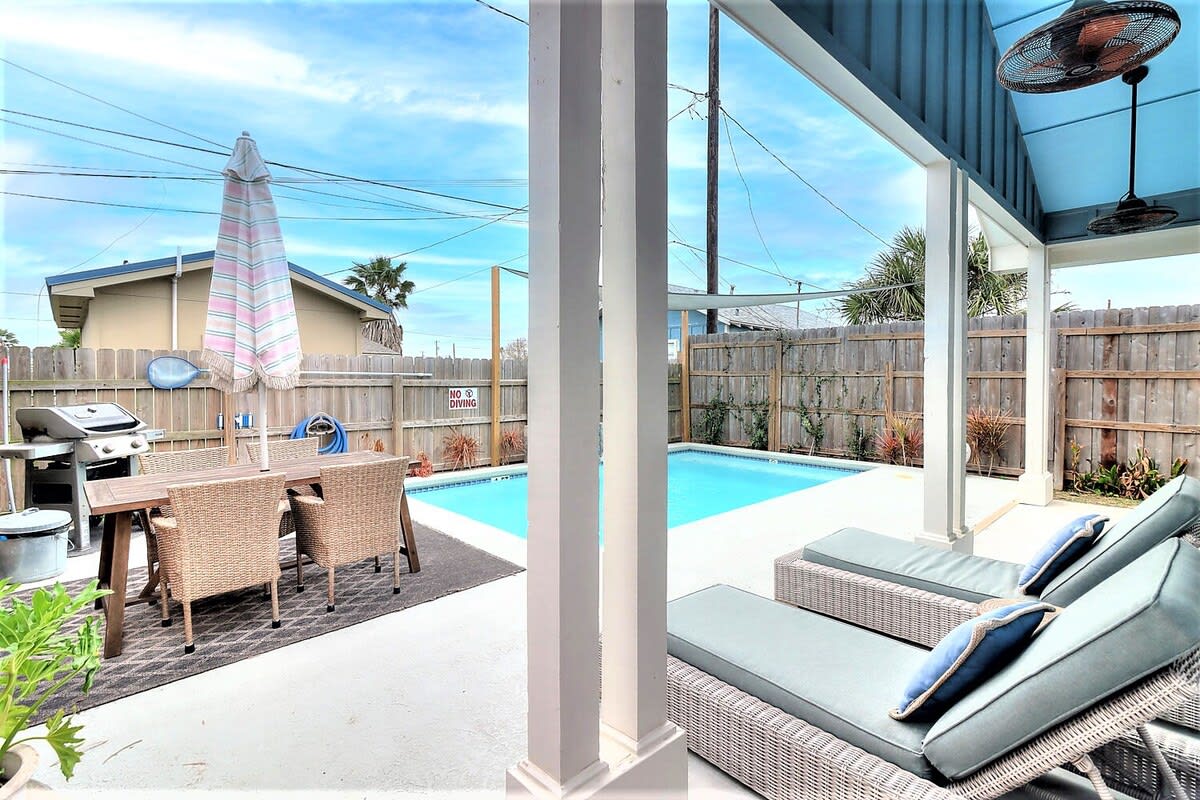 La Puerta Rosada~Private Pool~In Town Location — Port Aransas, TX — vacation rental