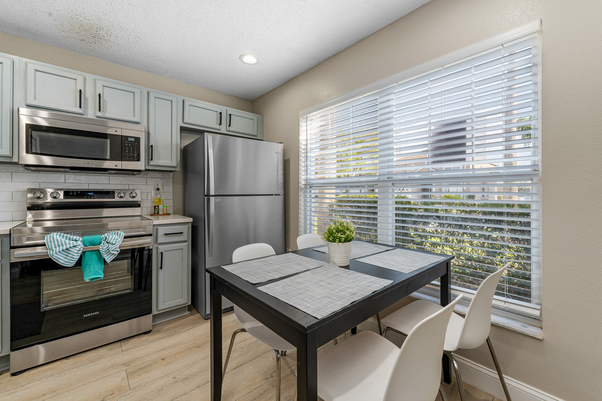 4BR w/ Heated Pool near Disney & Lake – Sleeps 10!