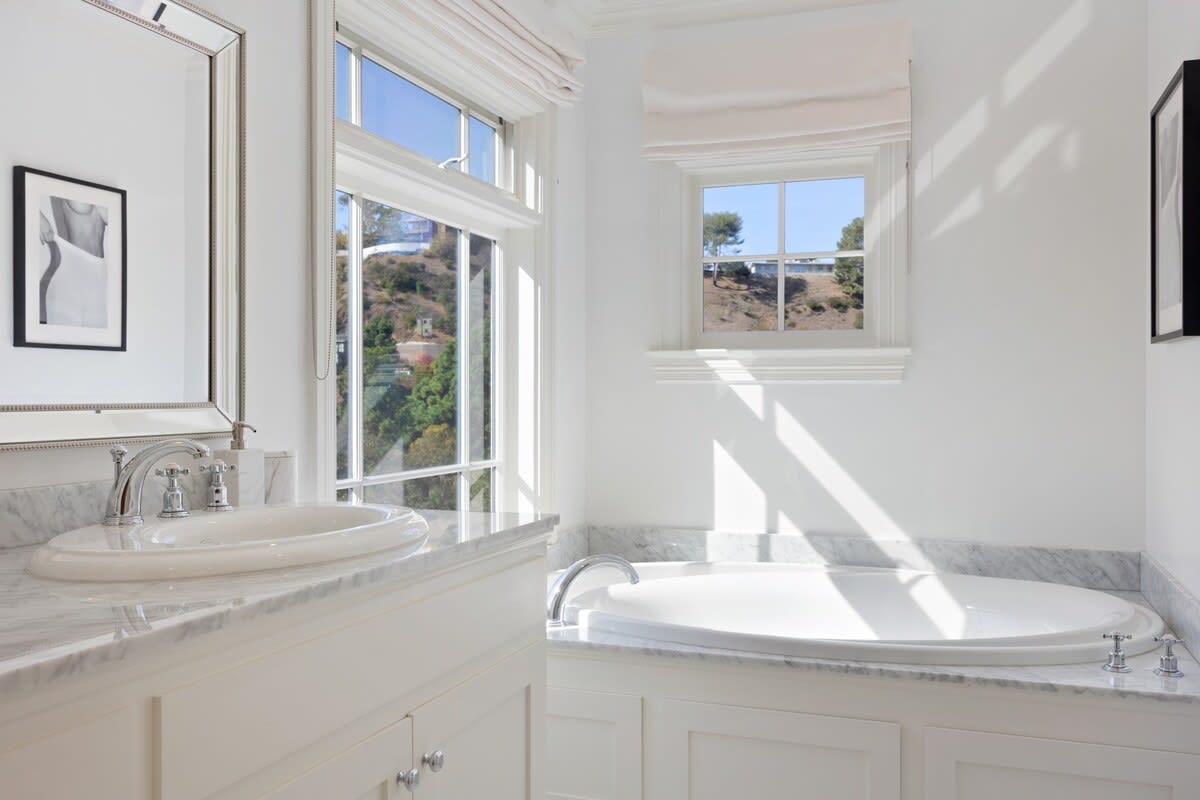 Breathtaking state-of-the-art bathroom with deep soaking tub