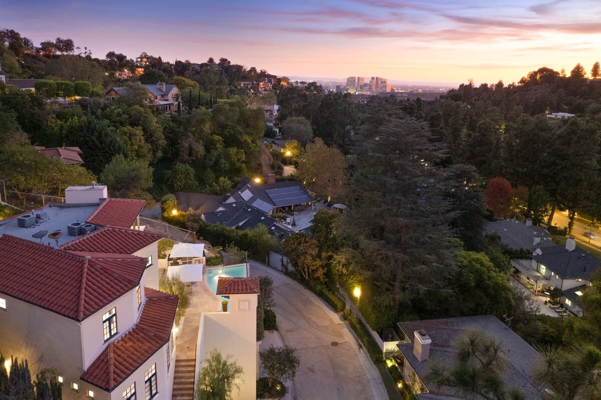 This spectacular property is located on a quiet cul-de-sac in a safe neighborhood