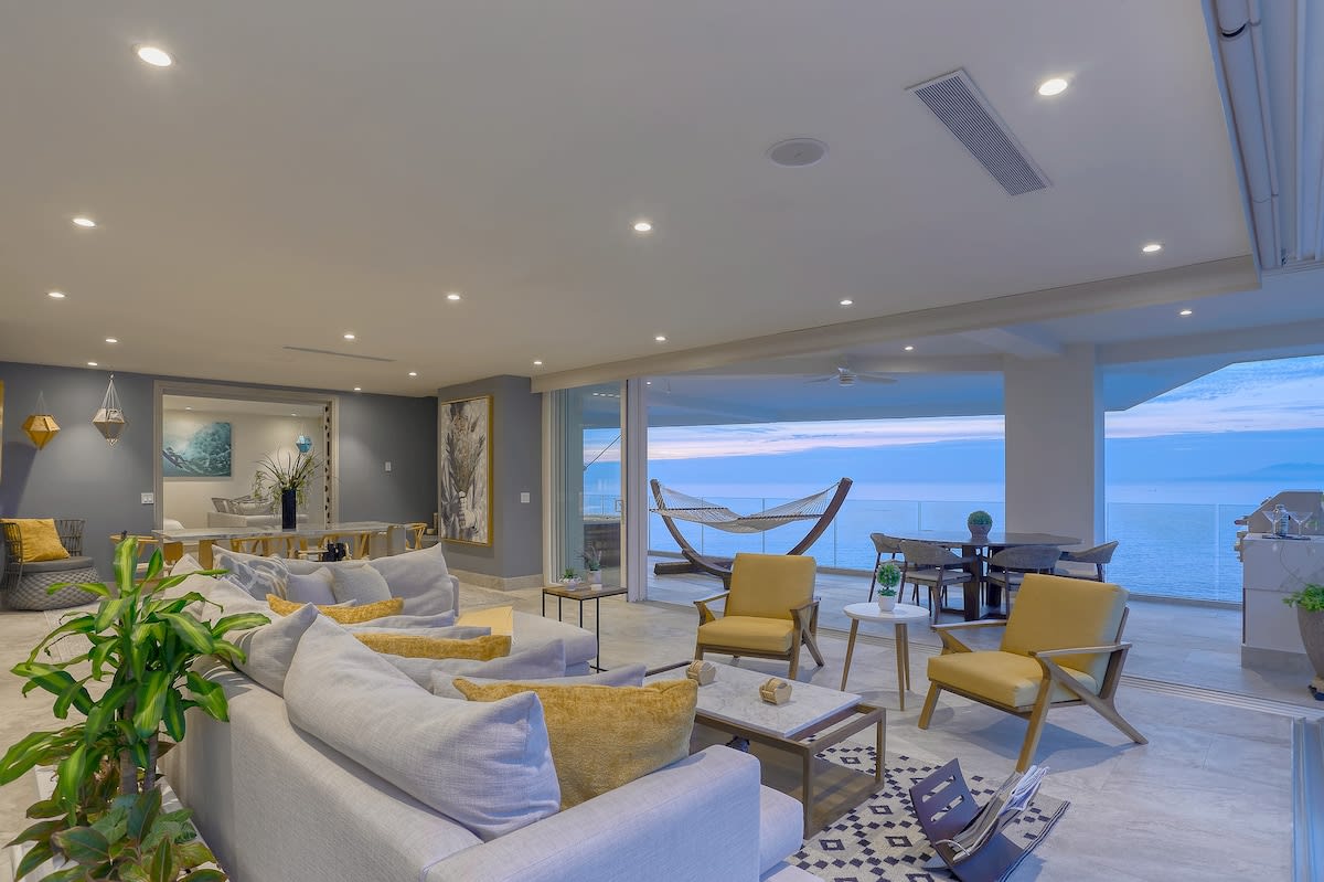 Stunning 4200sqft Oceanfront Oasis - MaxwellPV — Puerto Vallarta, Jalisco — vacation rental