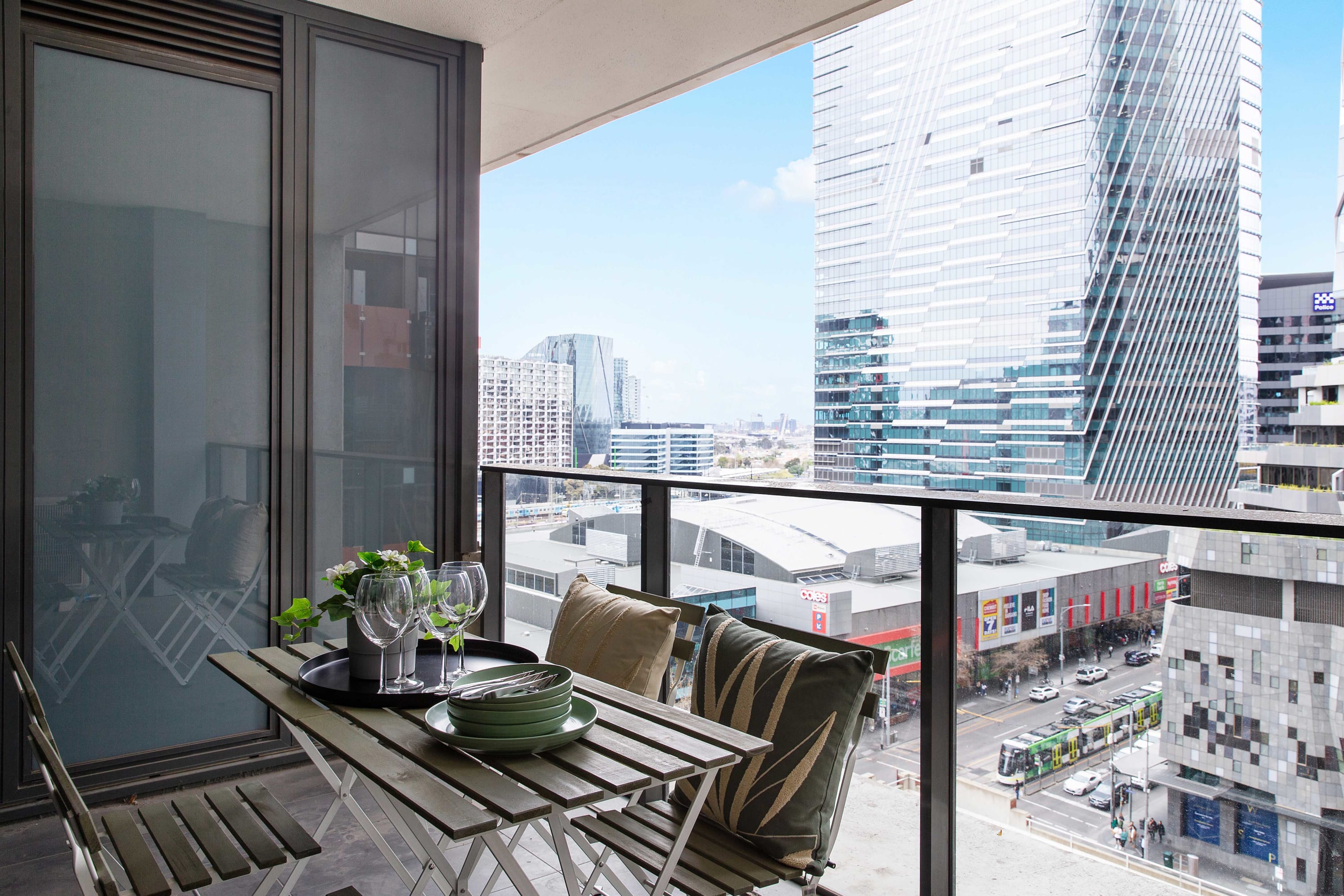 A Cozy 2BR Apt Next to Southern Cross FREE Parking — Melbourne, Victoria — vacation rental