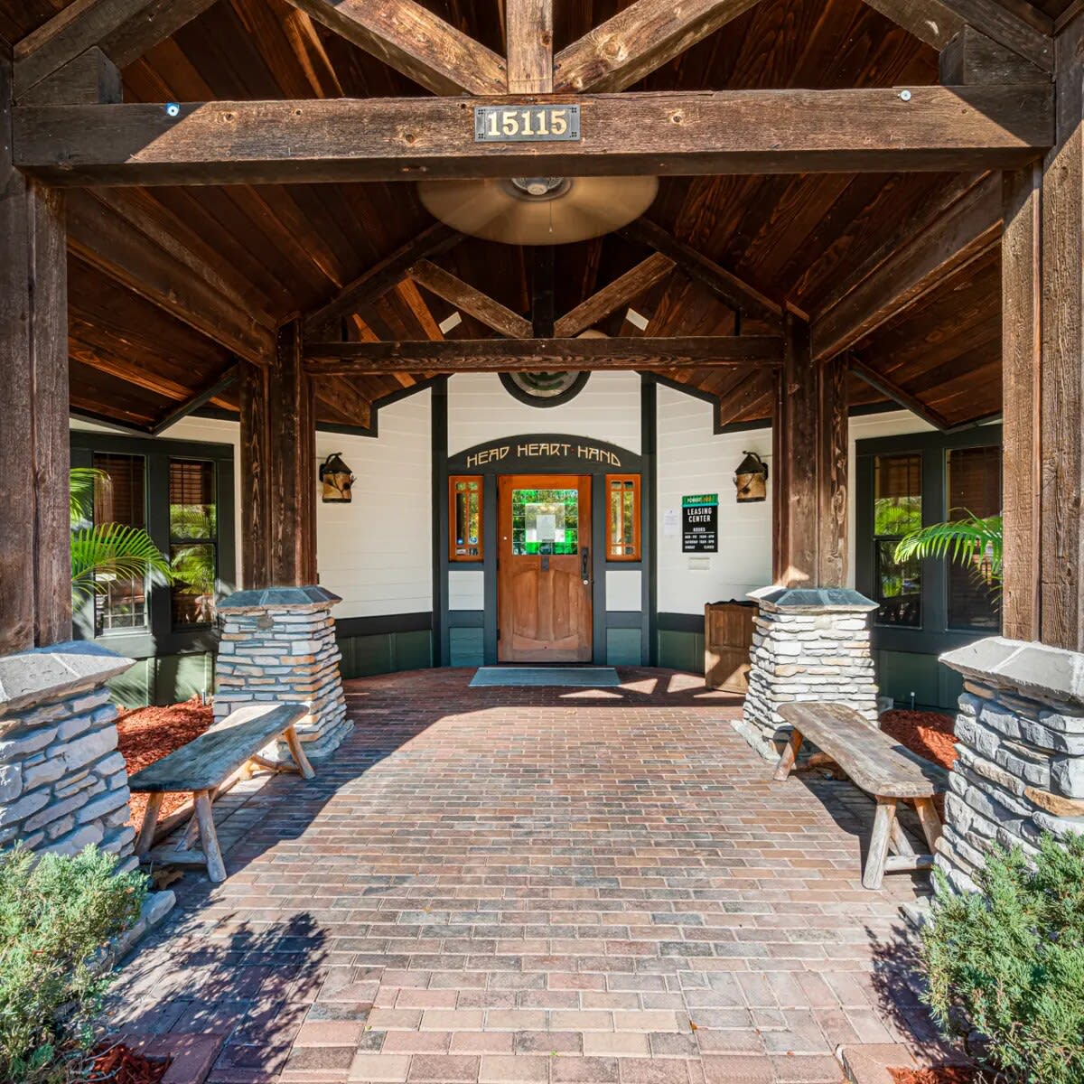 2 MI to USF + Free Pool + GYM