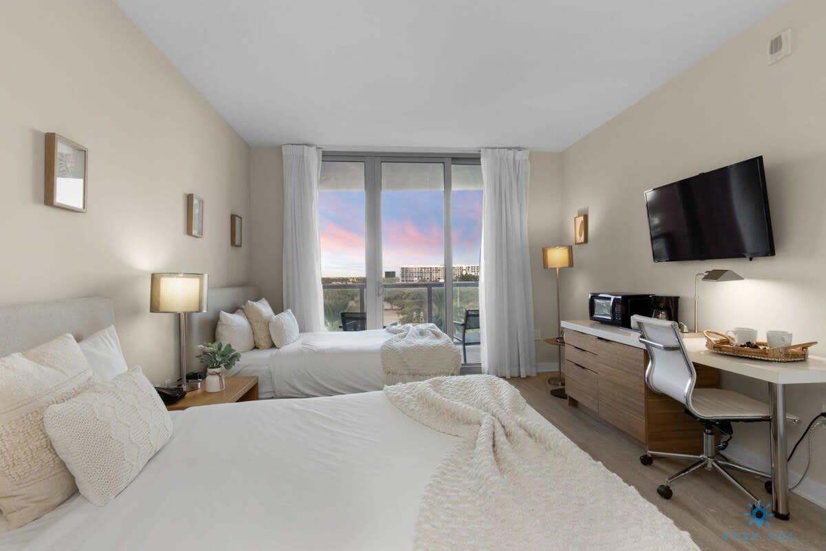 Spectacular Studio - Balcony/ Views — Hallandale Beach, FL — vacation rental