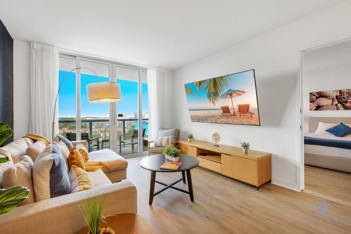 Infinite Views + Amazing Pool + Gym + Near Beach — Hallandale Beach, FL — vacation rental