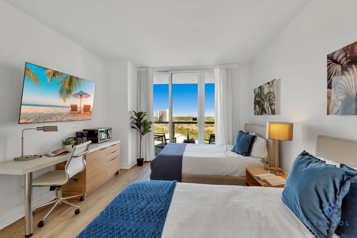 Relax on Studio w/Views & Amazing Pool — Hallandale Beach, FL — vacation rental