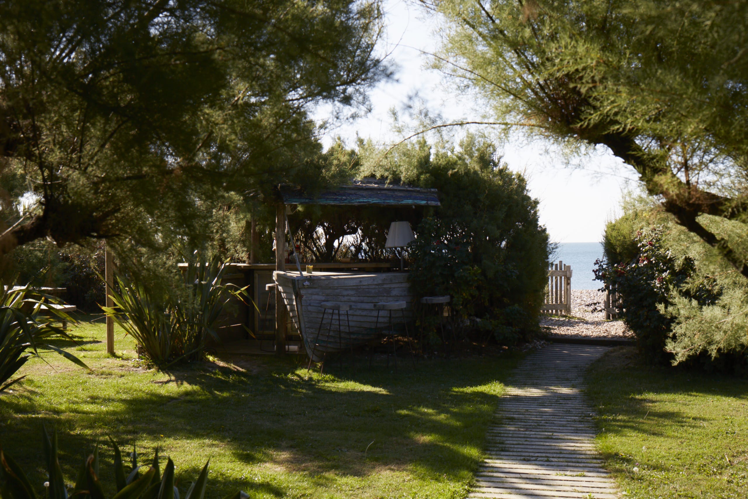 Spend your evenings at the outside bar as the sunsets. Chat long into the night as the stars come out.