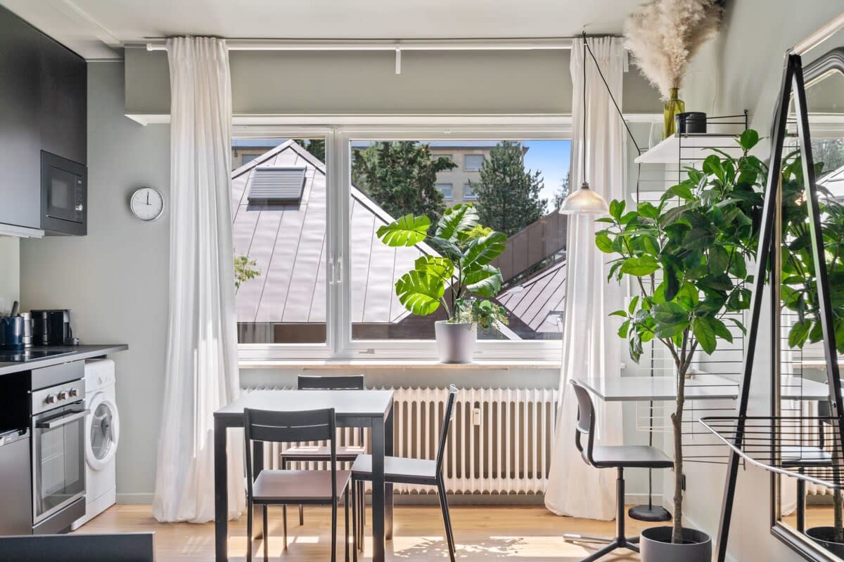 Big windows to allow natural light in for a cozy vibe