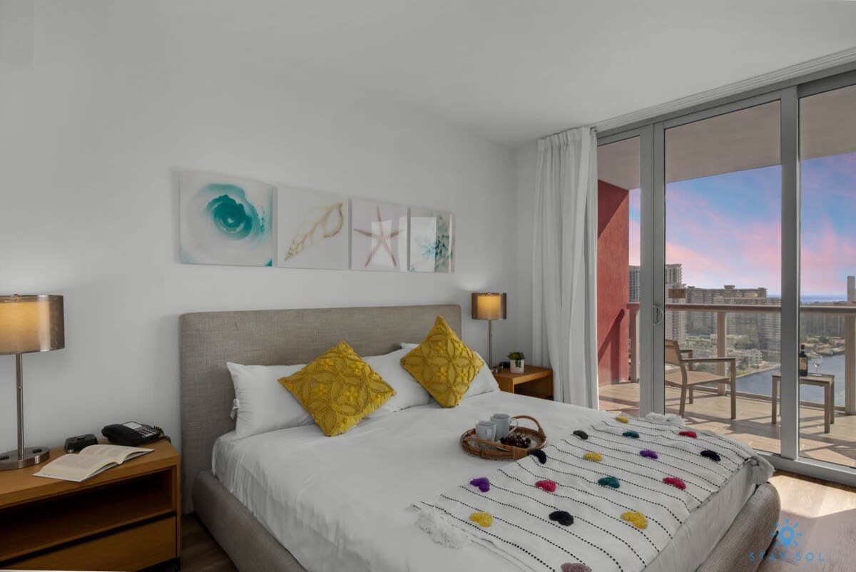 Infinite View| Balcony| Pool + Gym + Near Beach
