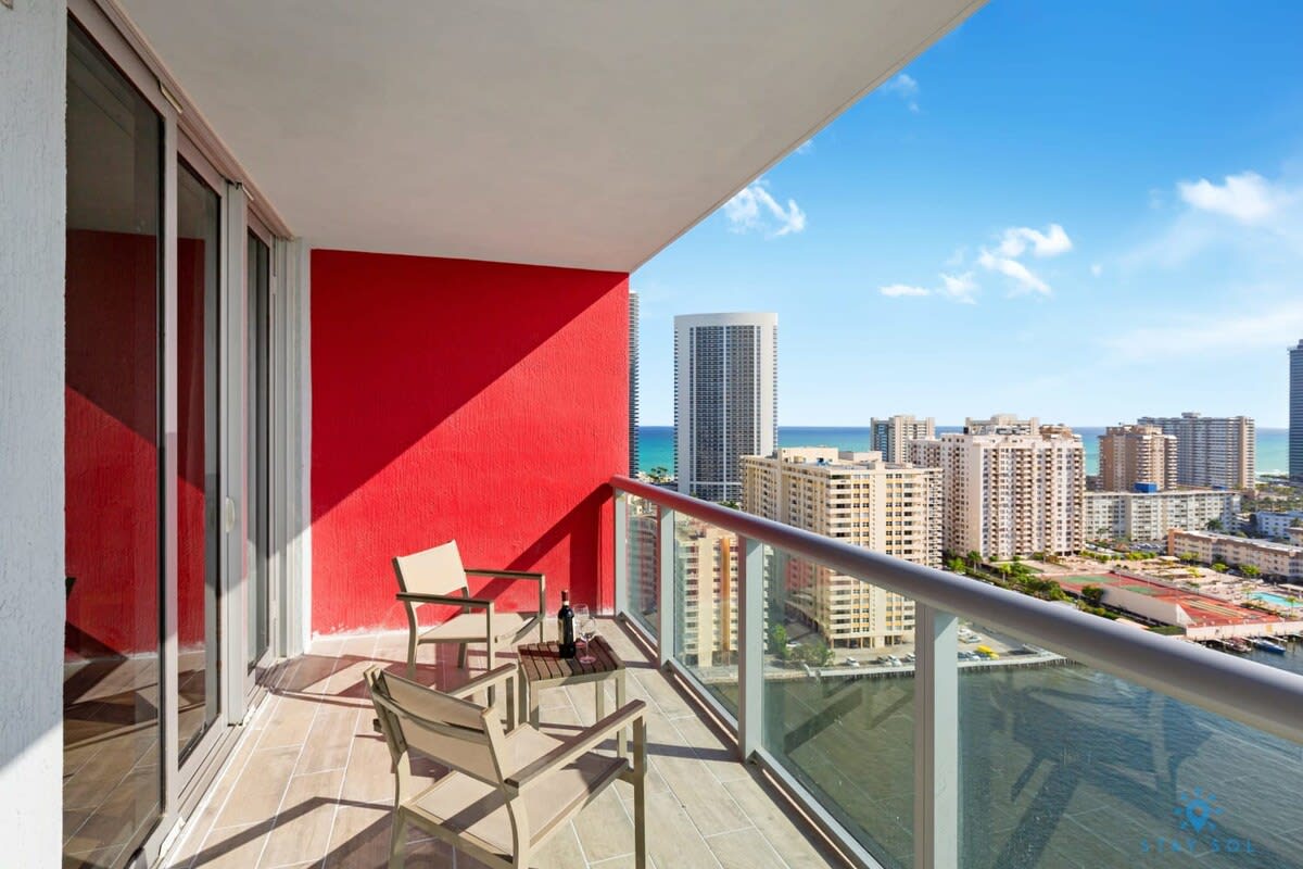 Infinite View| Balcony| Pool+ Gym