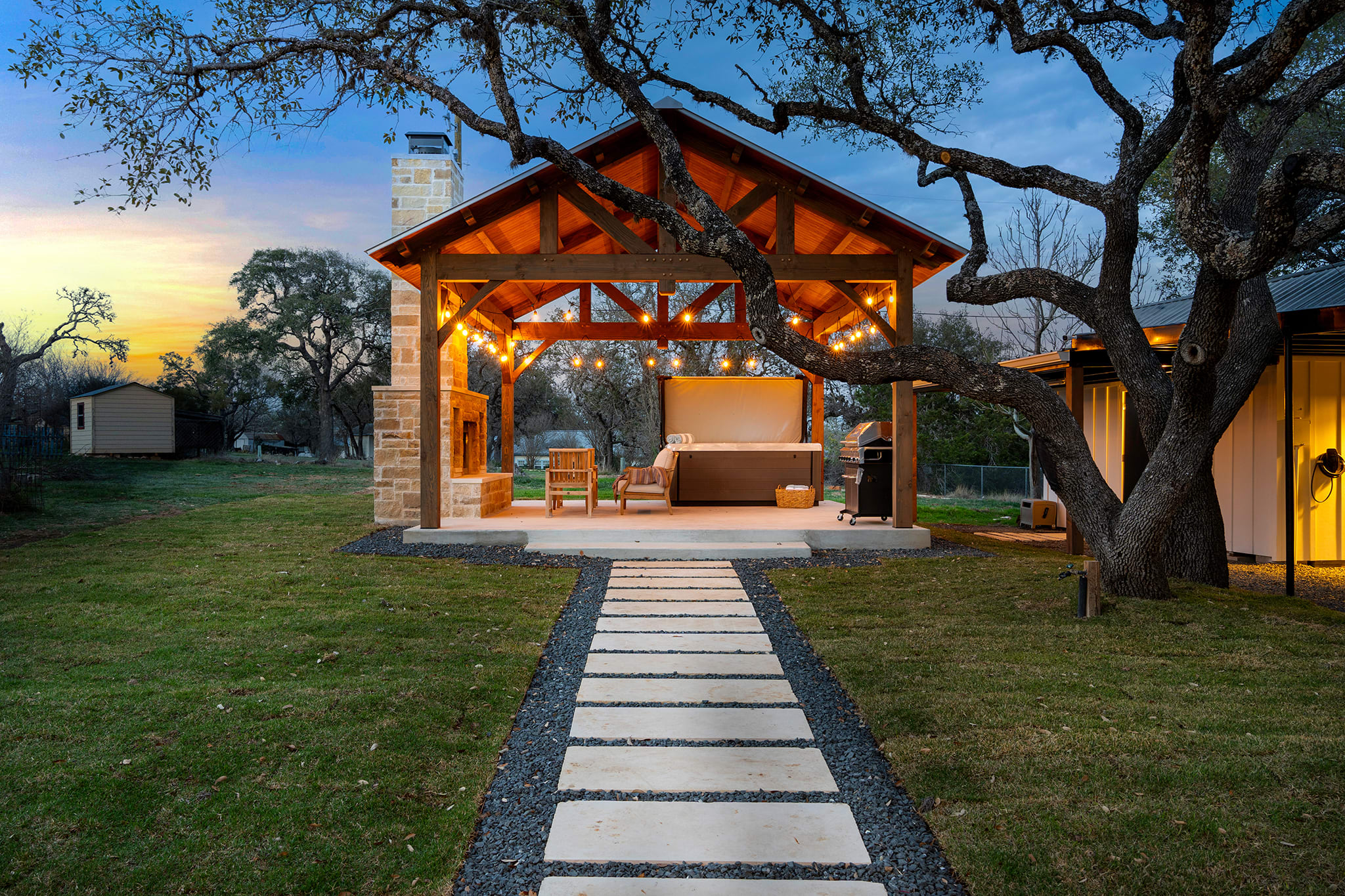 White Oak Haus, Hot tub, Covered Pavilion! — Fredericksburg, TX — vacation rental