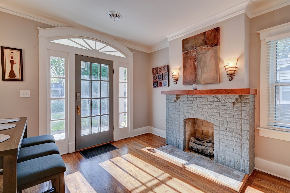 Charming Midtown-Evergreen Bungalow