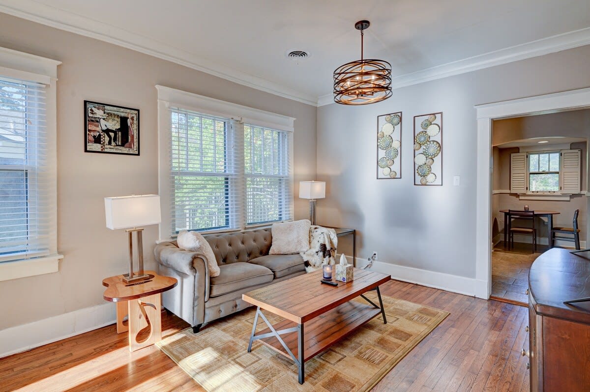 Charming Midtown-Evergreen Bungalow