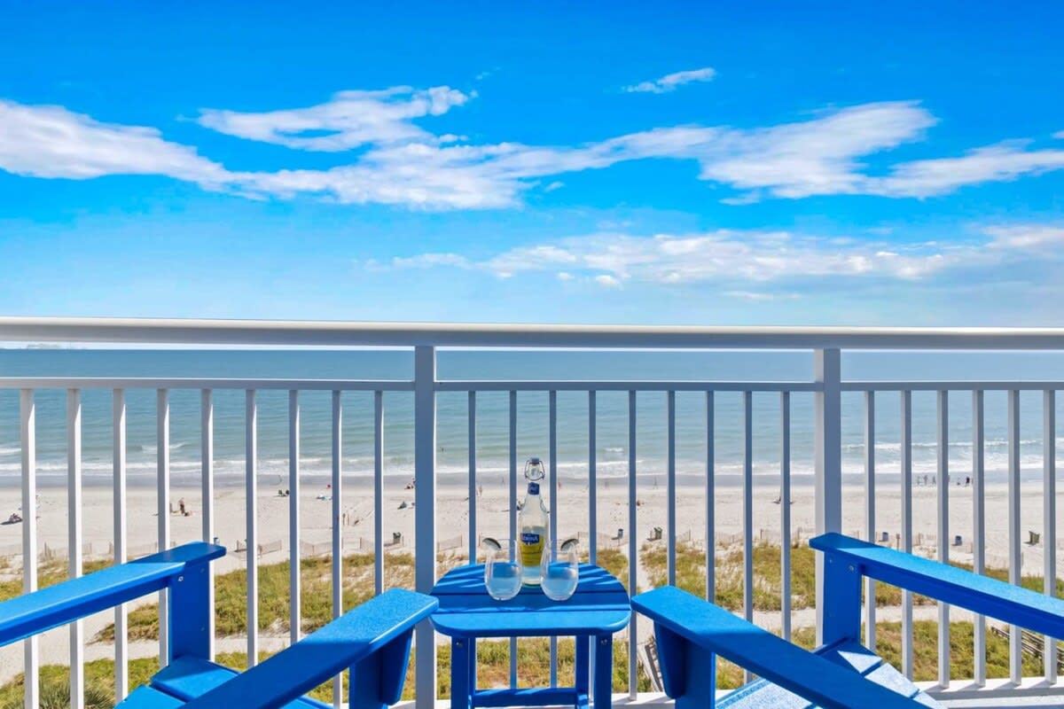 With the sound of the waves and the sparkle of the sea stretching to the horizon, this serene escape is perfect for unwinding and savoring the beauty of the coast.