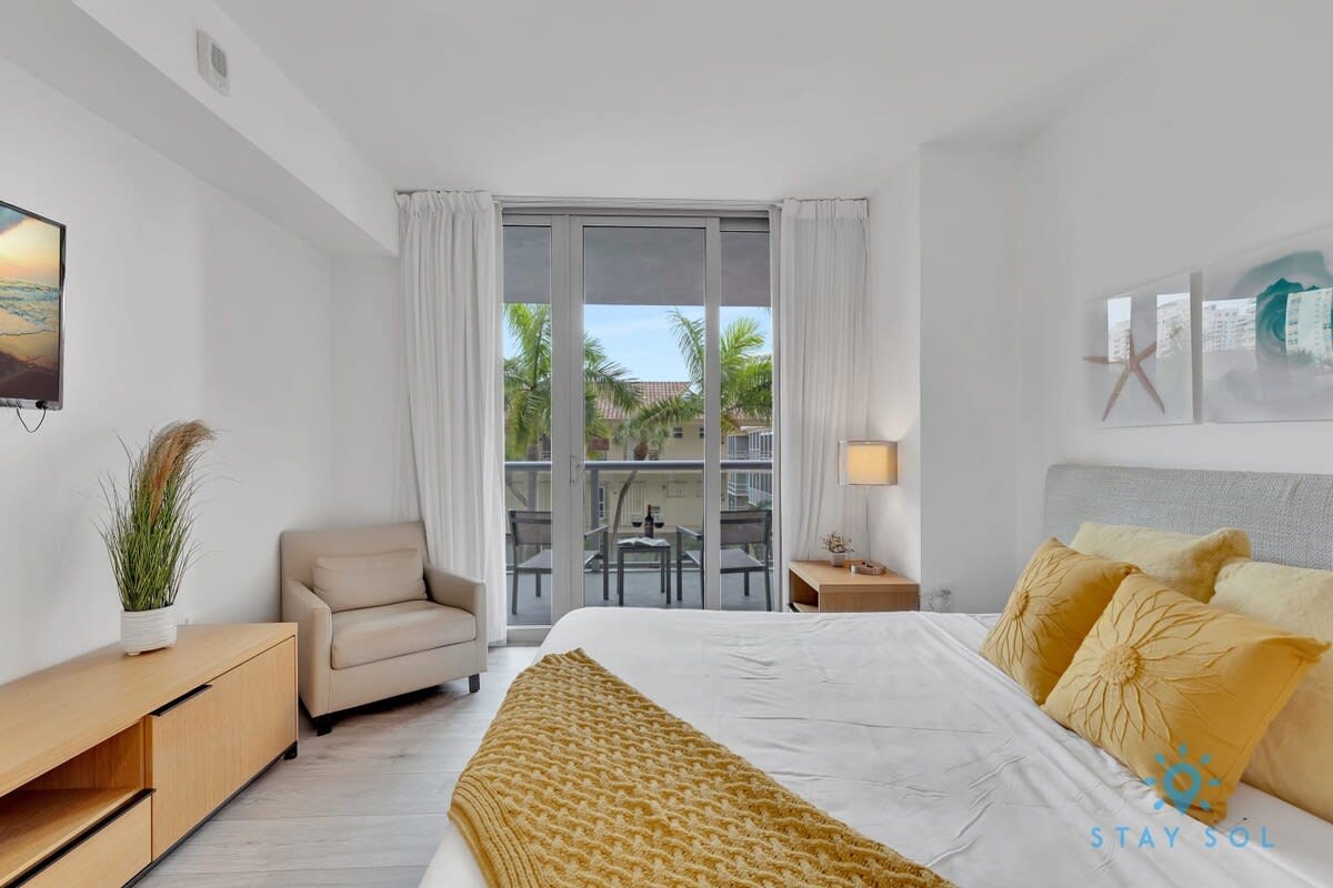 Apartment w/ Balcony- Near Beach — Hallandale Beach, FL — vacation rental