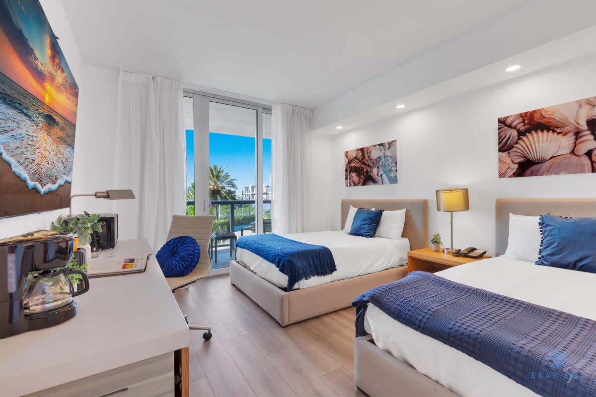 Modern Apartment w/Balcony + Near Beach + Pool