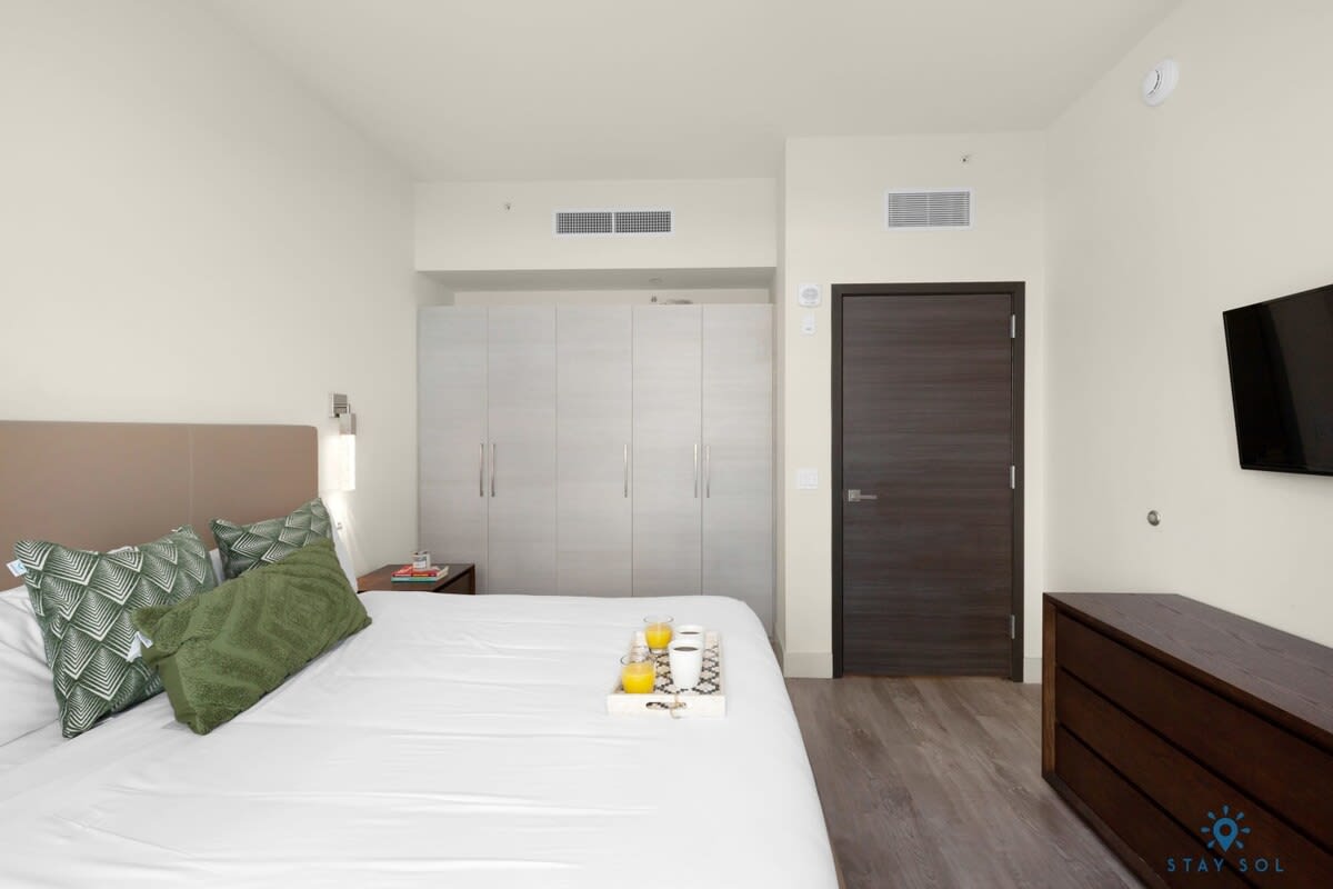 Rooftop Pool +Balcony|Hollywood Beach Boardwalk