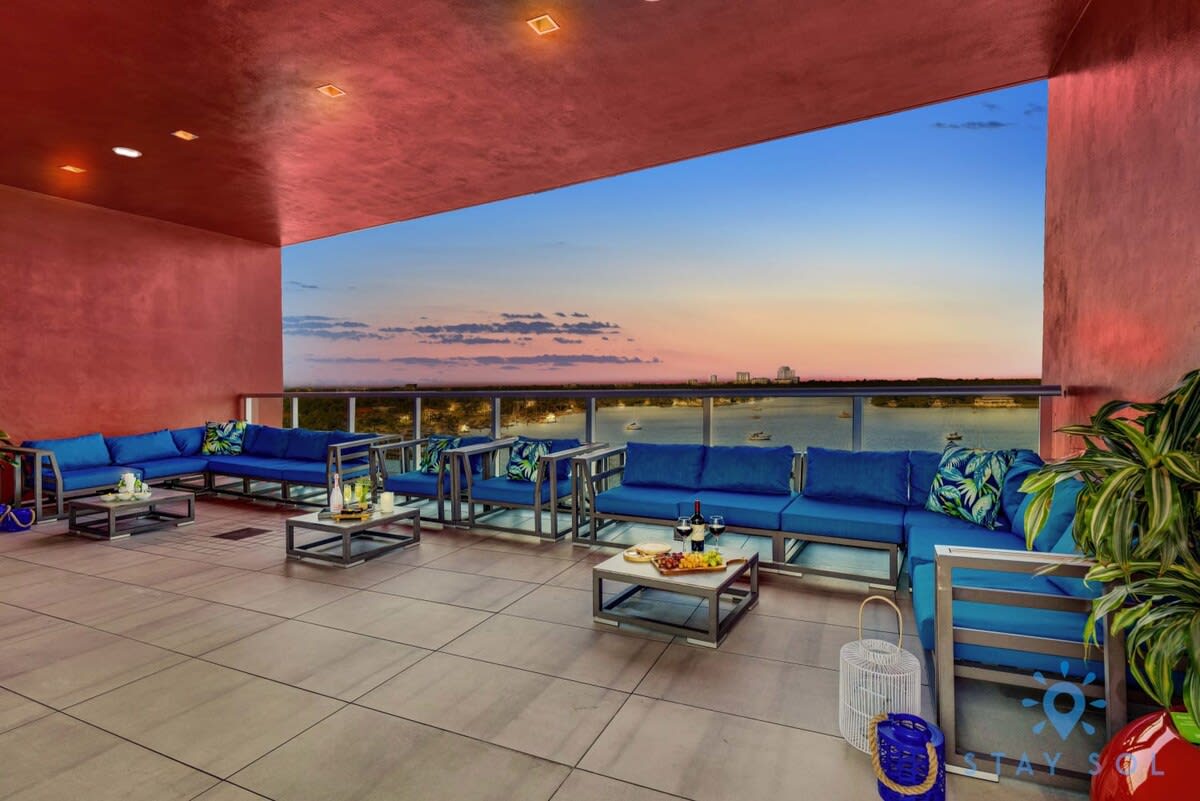 Hot tub & Rooftop pool+ Near Beach