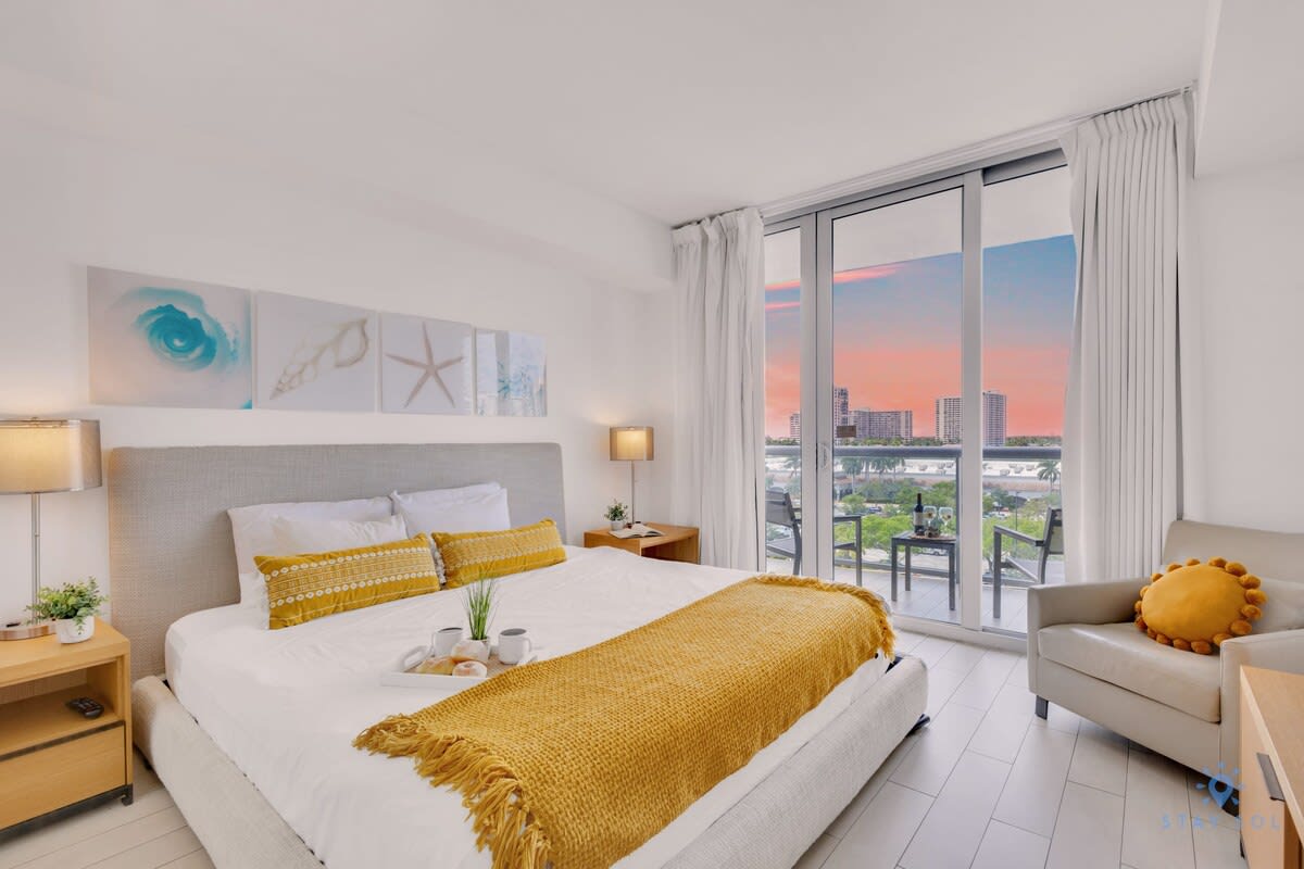Amazing Pool + Balcony+Gym + Near Beach — Hallandale Beach, FL — vacation rental