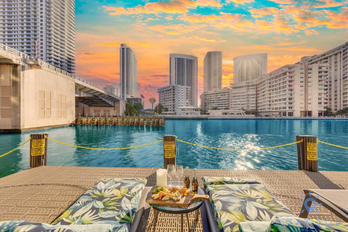 Relaxed Coastal Stay | Balcony Near Beach