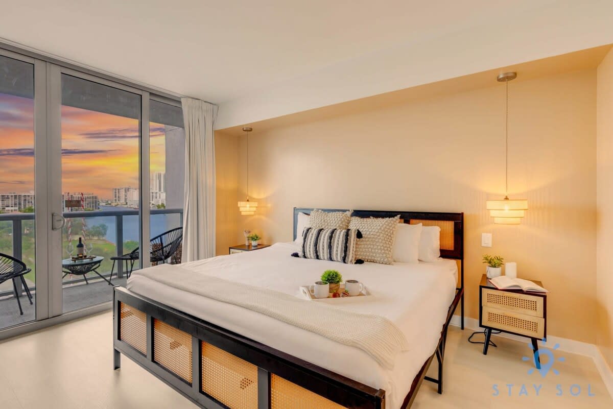 Pool | Apartment w/ Balcony - Gym - Near Beach — Hallandale Beach, FL — vacation rental