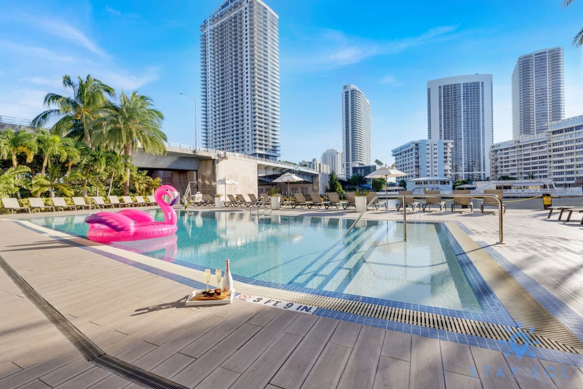 Pool | Apartment w/ Balcony - Gym - Near Beach - Picture 1