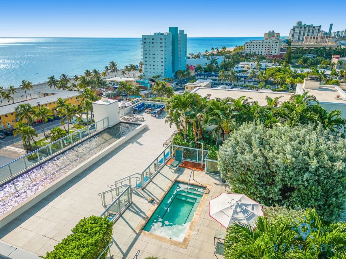 Rooftop Pool+ Hot Tub|Hollywood Beach Boardwalk - Picture 1