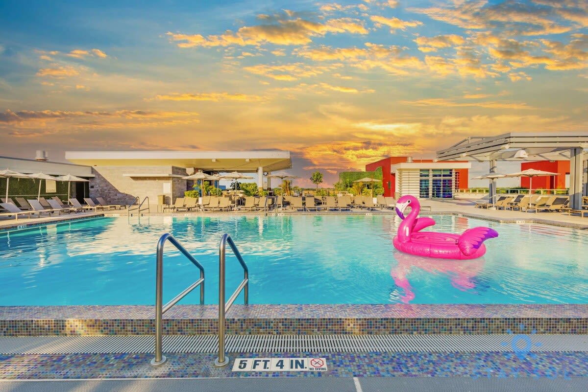 Rooftop Pool+ Hot Tub+ Gym+ Hollywood Beach - Photo 1