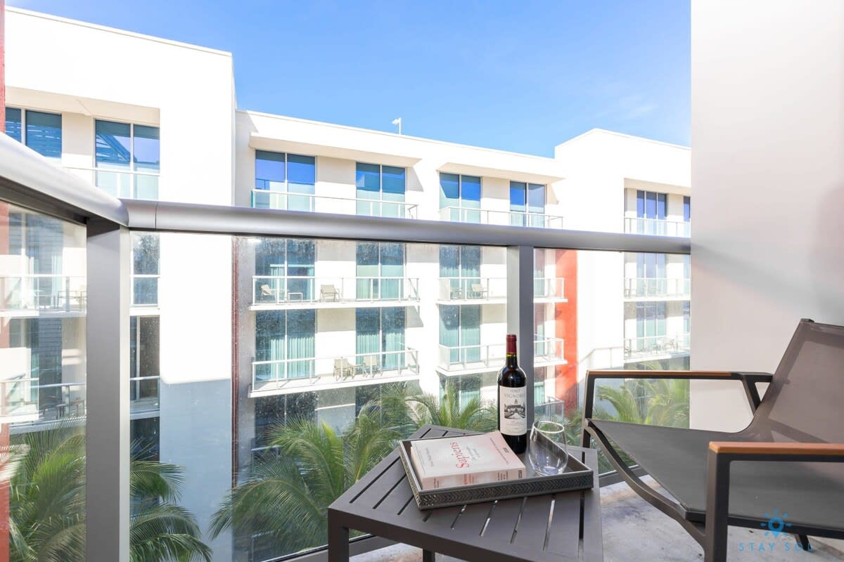 Rooftop Pool+ Hot Tub+ Gym+ Hollywood Beach — Hollywood, FL — vacation rental