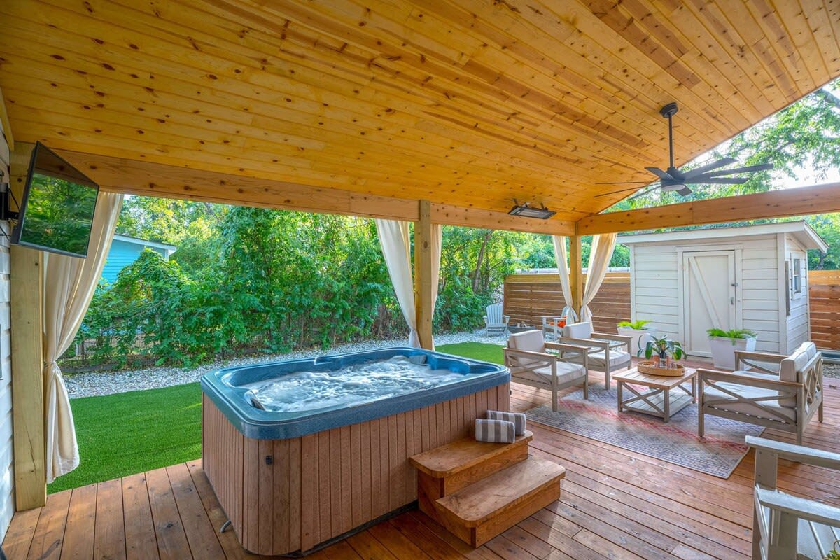 La Belle Vie, Hot tub, Close to Main St — Fredericksburg, TX — vacation rental