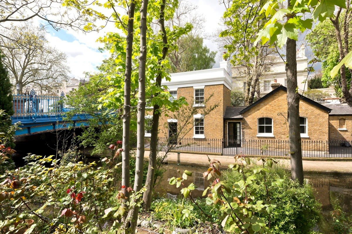 Luxury 3 Bed Canal House, Little Venice in Blomfield Road 75 W9 1AB - Property image 8 - VivreStays