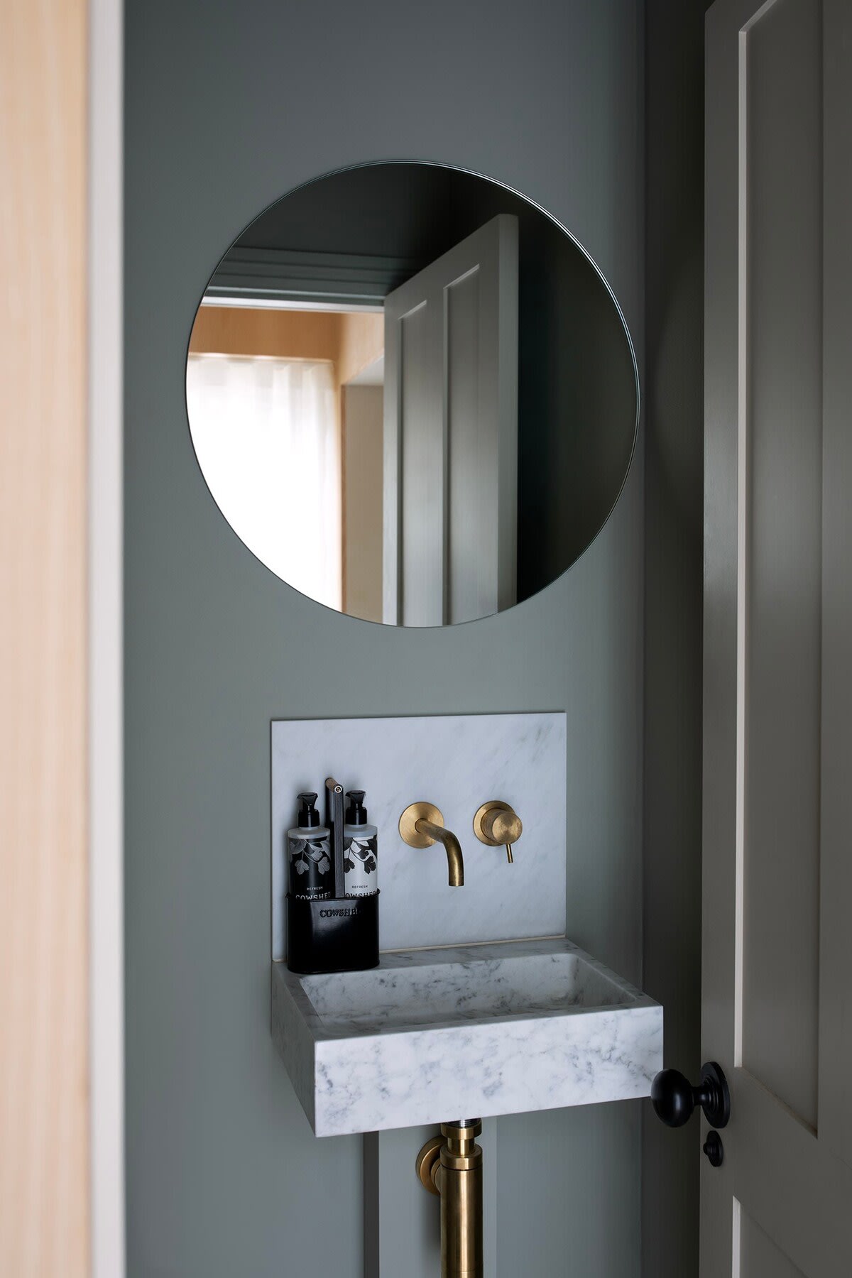 Beautiful 2 Bedroom Canal Home, Little Venice in Blomfield Road 75 W9 1AB - Property image 17 - VivreStays