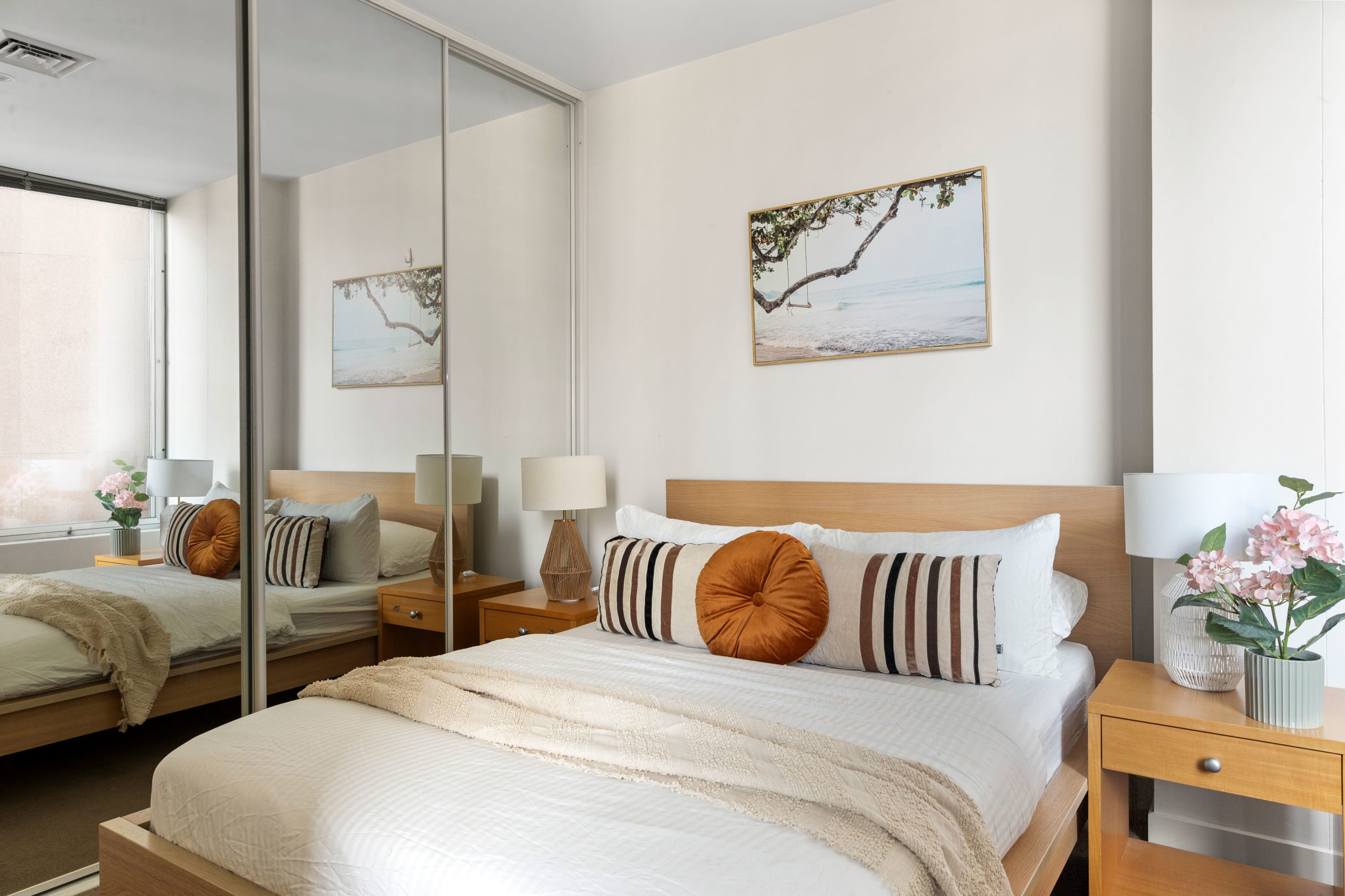 A Stylish & Central 2BR Apt Near Flinders Station β Melbourne, Victoria β vacation rental