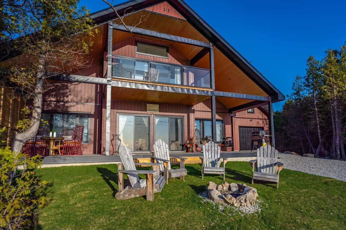 Luxury Lakefront Cottage - The Shining Star — Wiarton, Ontario — vacation rental