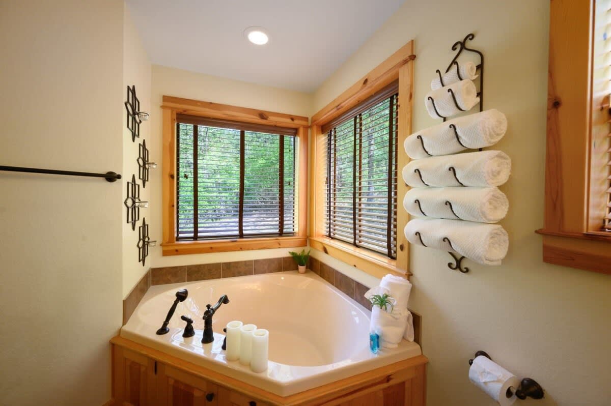 New! Creekside Cabin w/ Spa + Views, Sleeps 12!