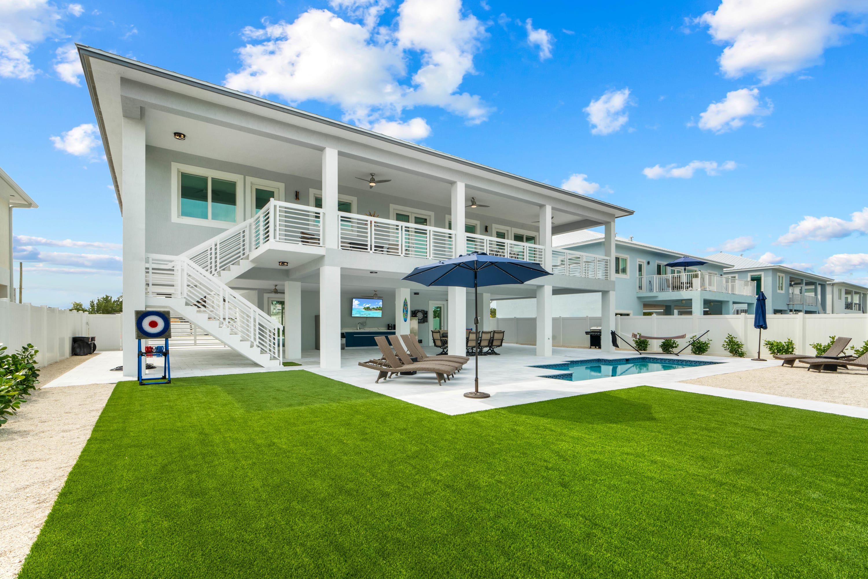 Luna Light ~ Waterfront ~ Pool ~ Dock ~ Views!