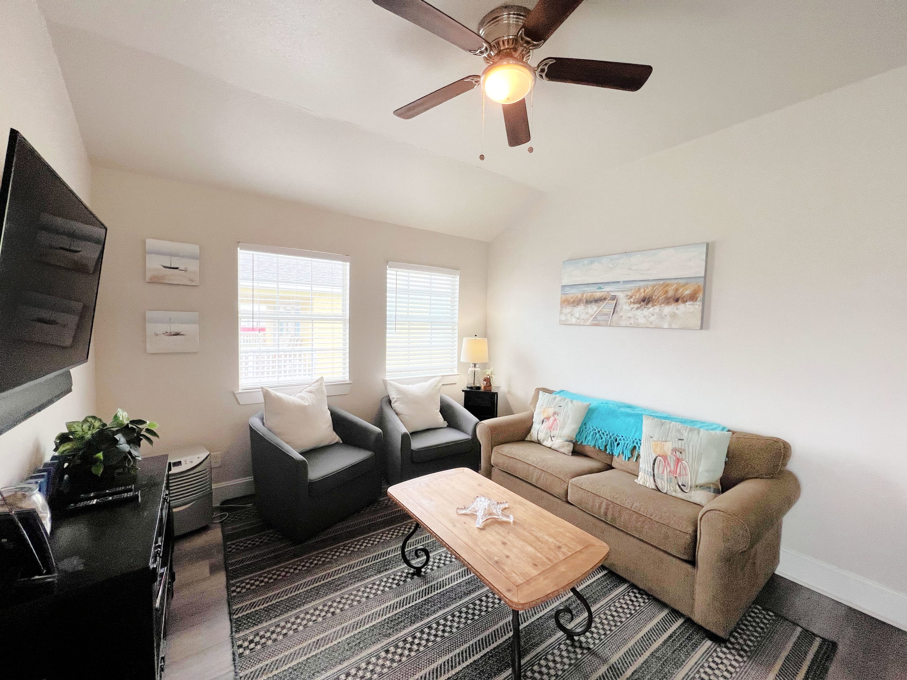 Blue Haven Cozy Cute Just a Skip to the Shore 9