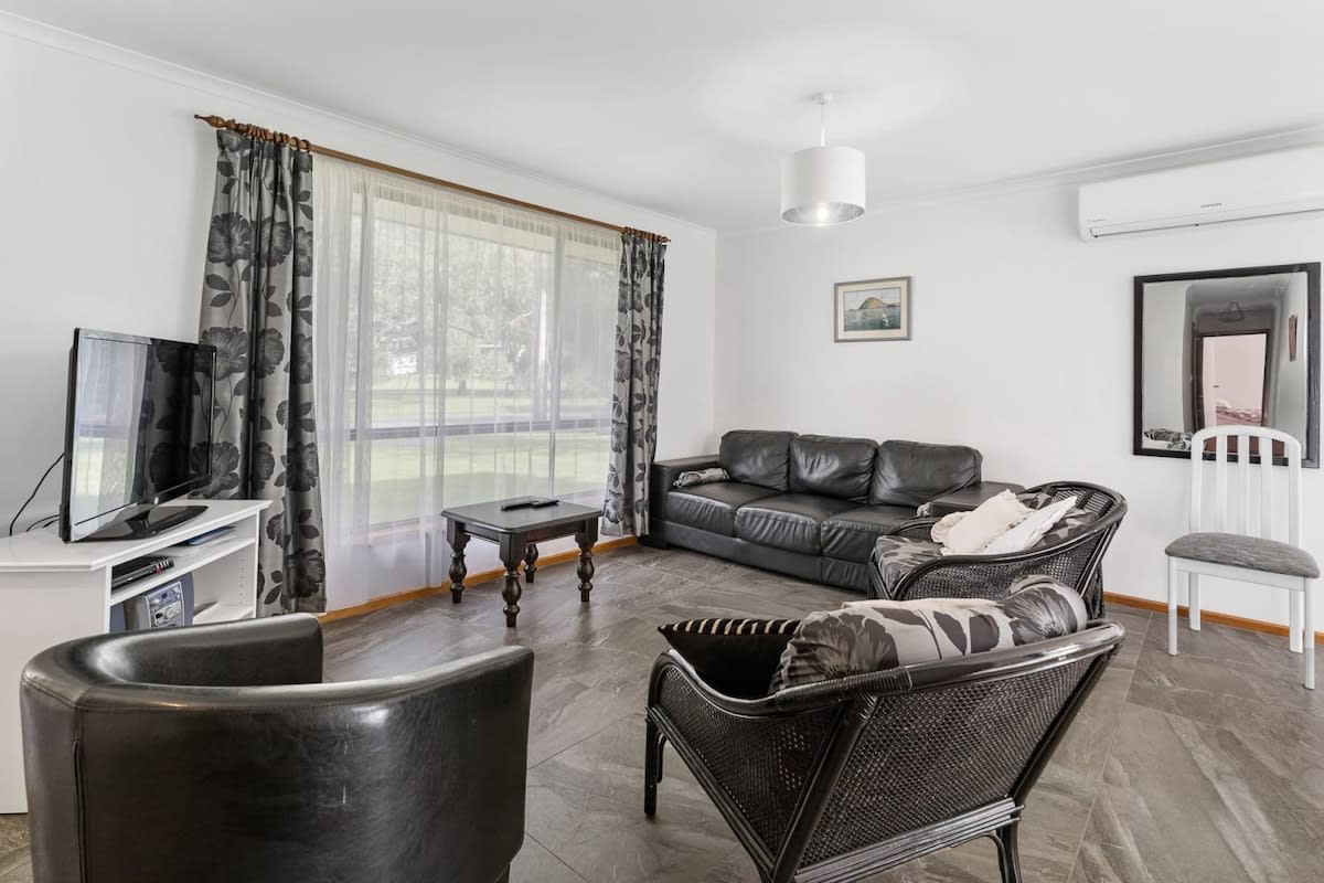 6 Simpson Rd Encounter Bay — Encounter Bay, SA — vacation rental