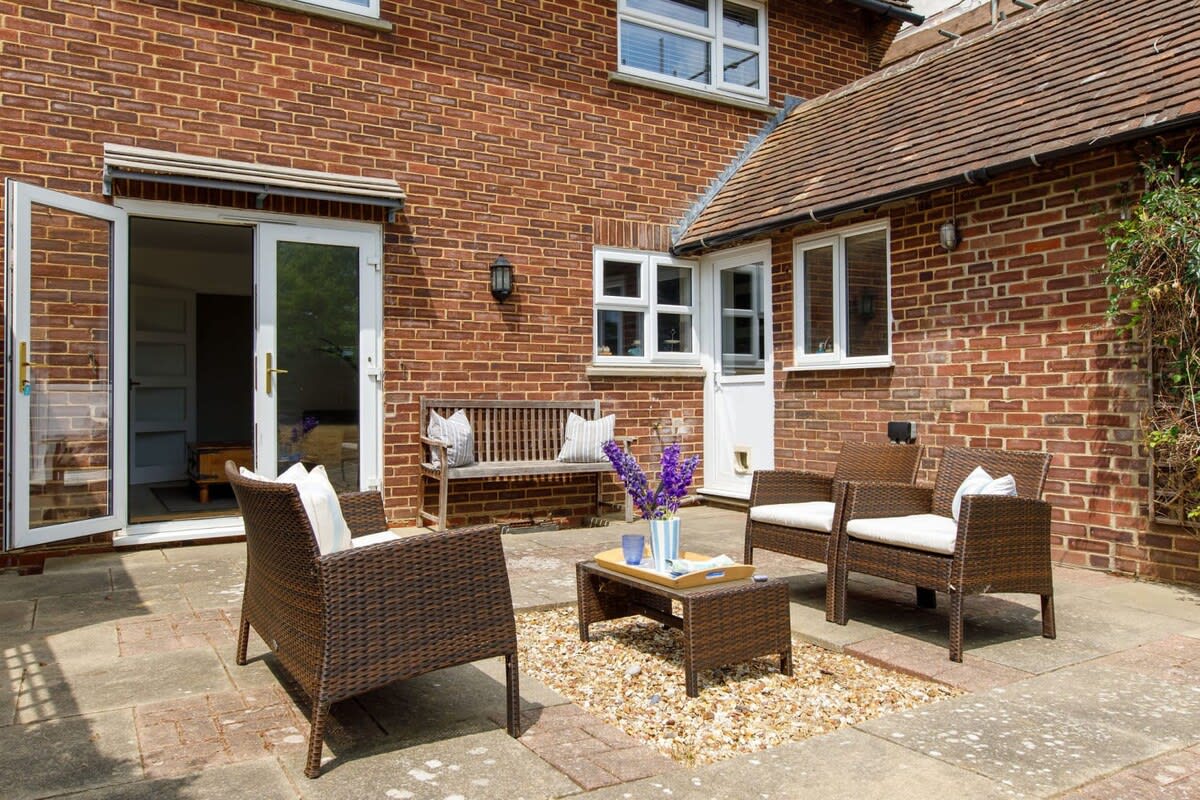 There is garden furniture to seat 6.